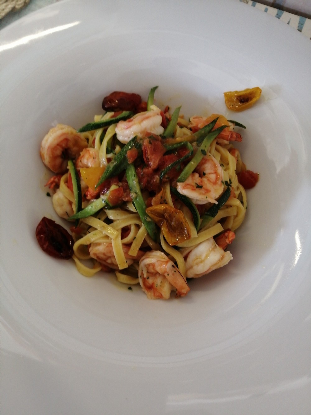 Fettuccine ai gamberi e zucchine